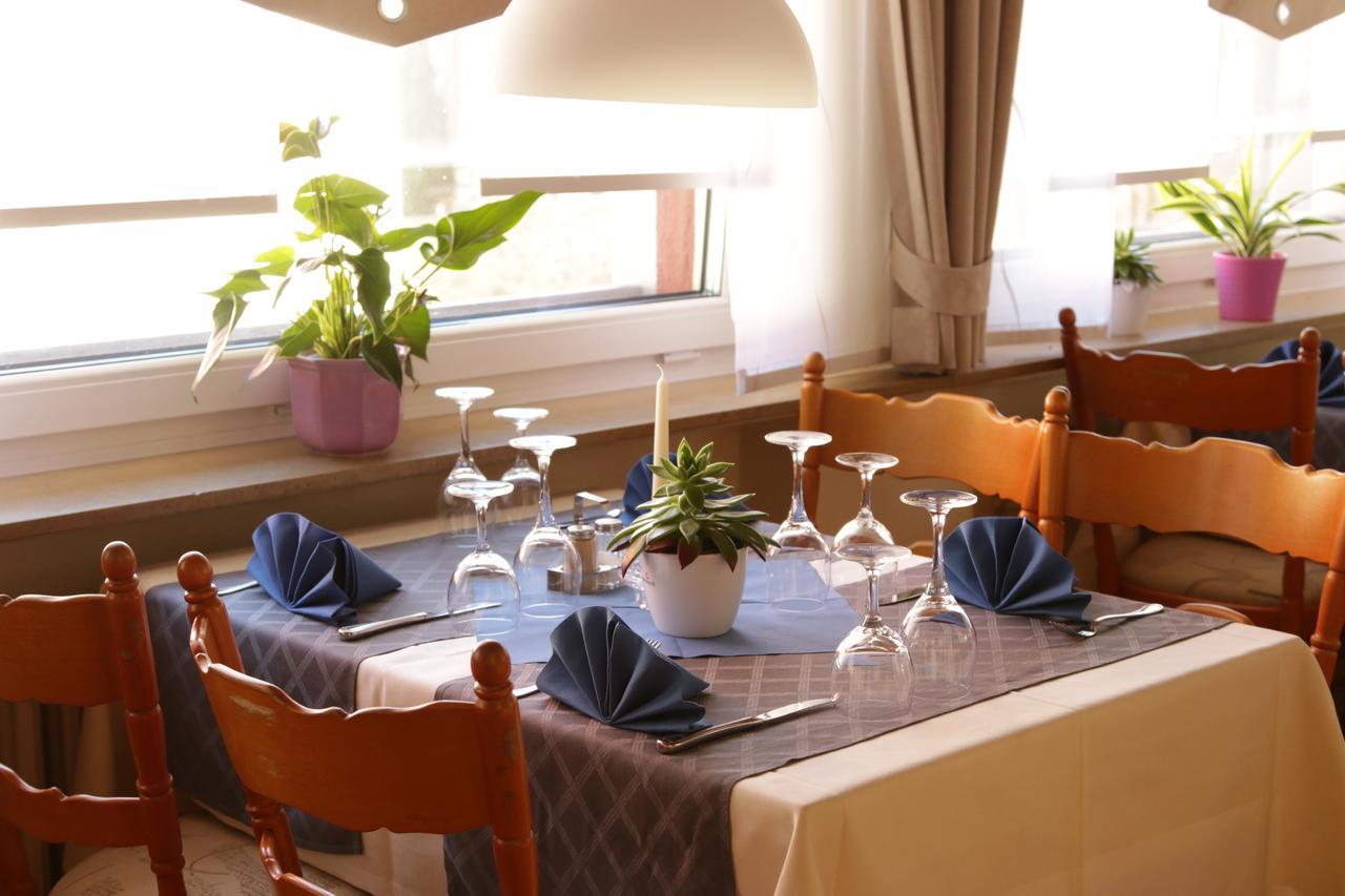 Hotel Ristorante Ätna Ulrichstein Buitenkant foto